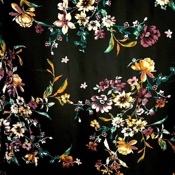 IZ Byer Stunning Floral on Black  Ruffle Bell Sleeve Blouse Size M - Picture 13 of 16